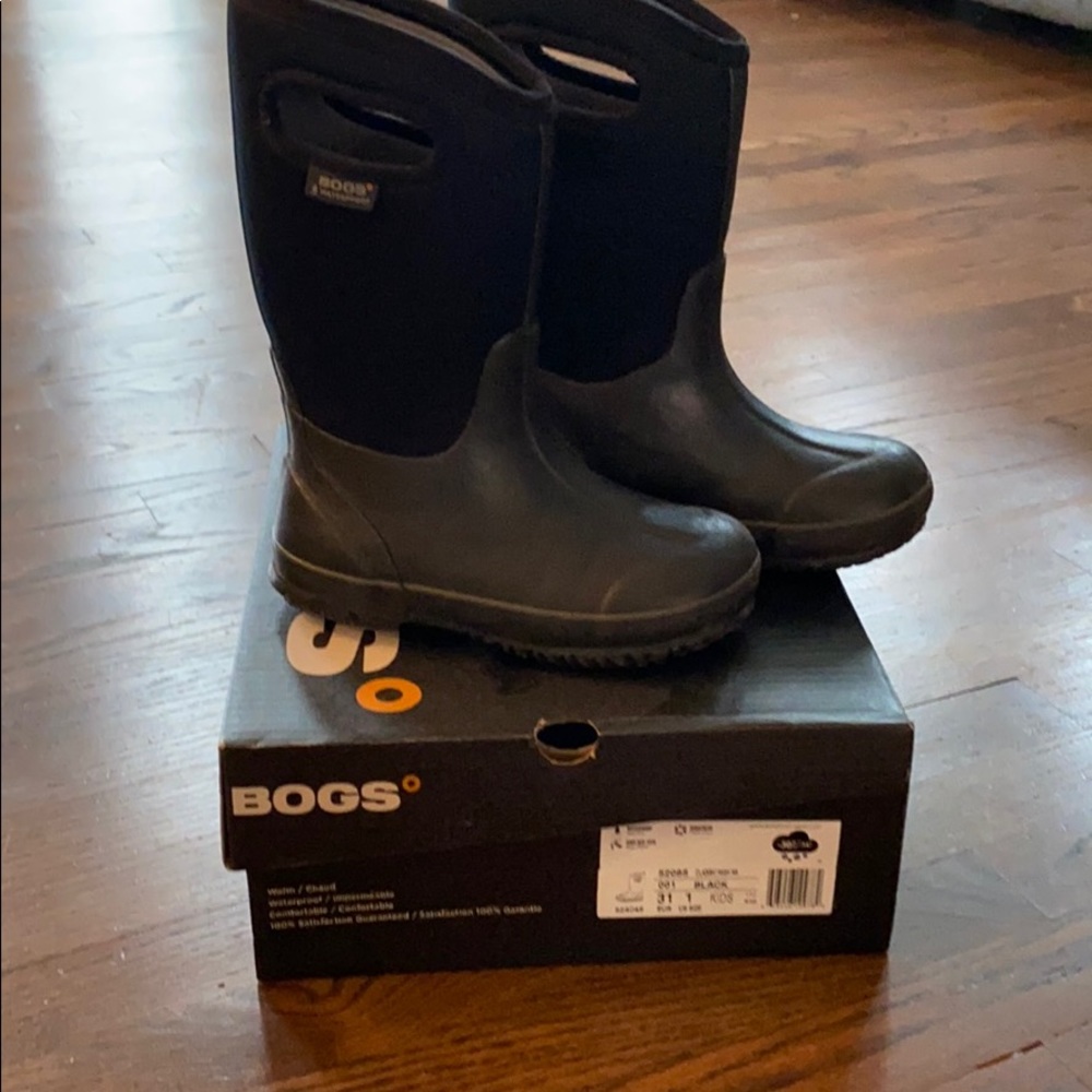 Boys boots BOGS